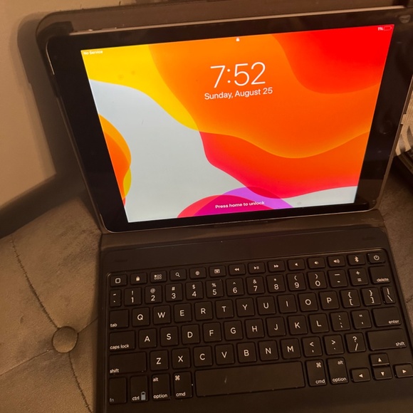 Ipad - Picture 4 of 4